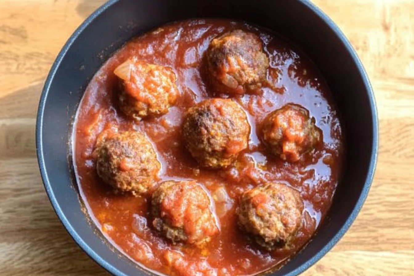 Almôndegas com molho de tomate