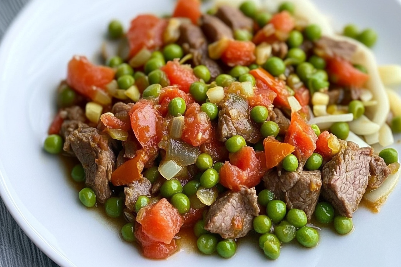 Guisantes con tomate y ternera