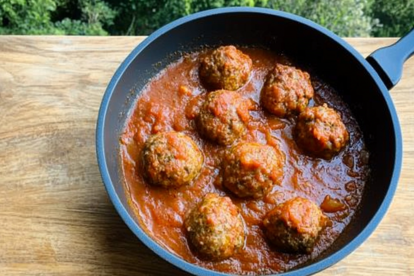 Almôndegas com molho de tomate