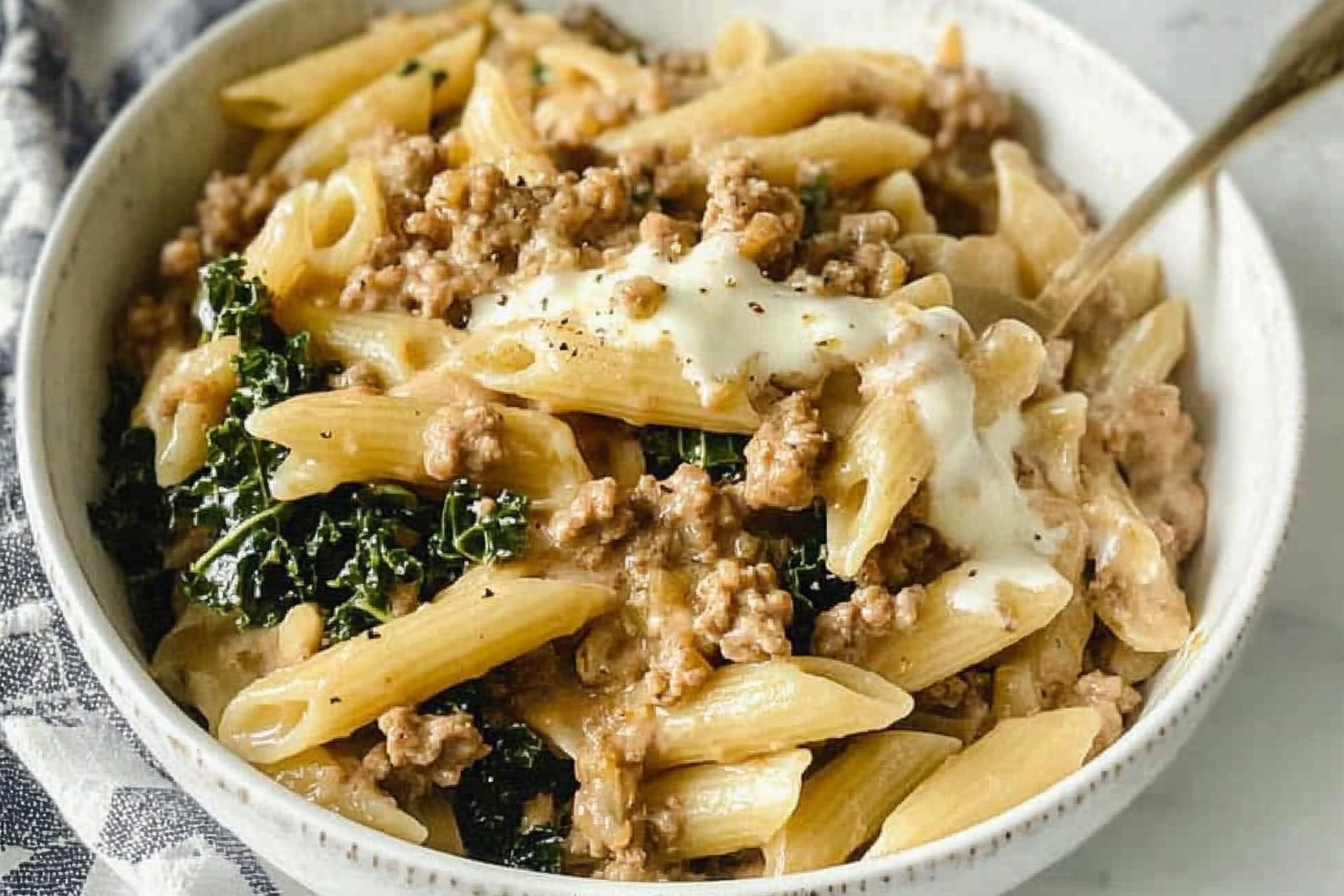 Massa cremosa com carne e kale