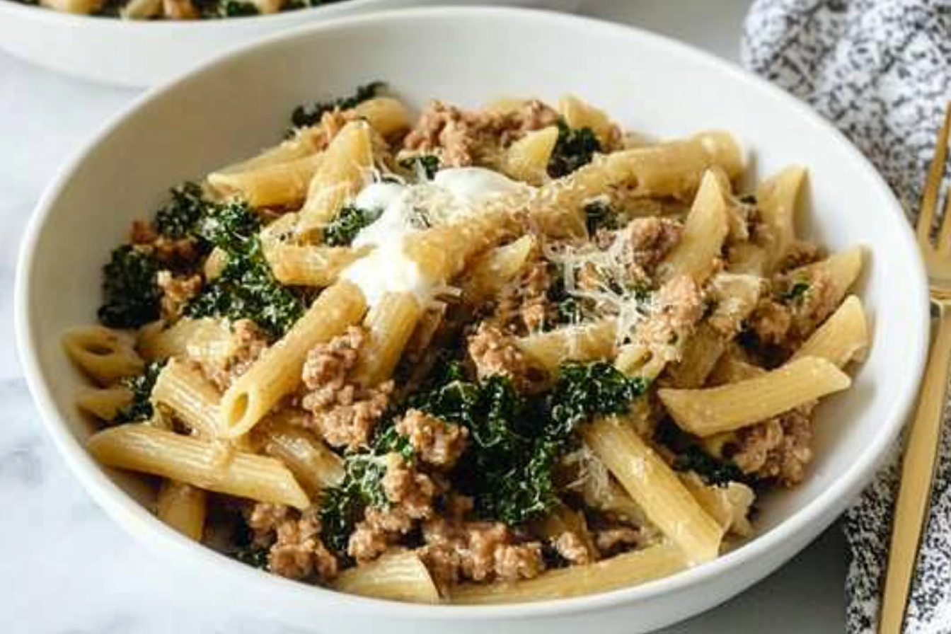 Massa cremosa com carne e kale