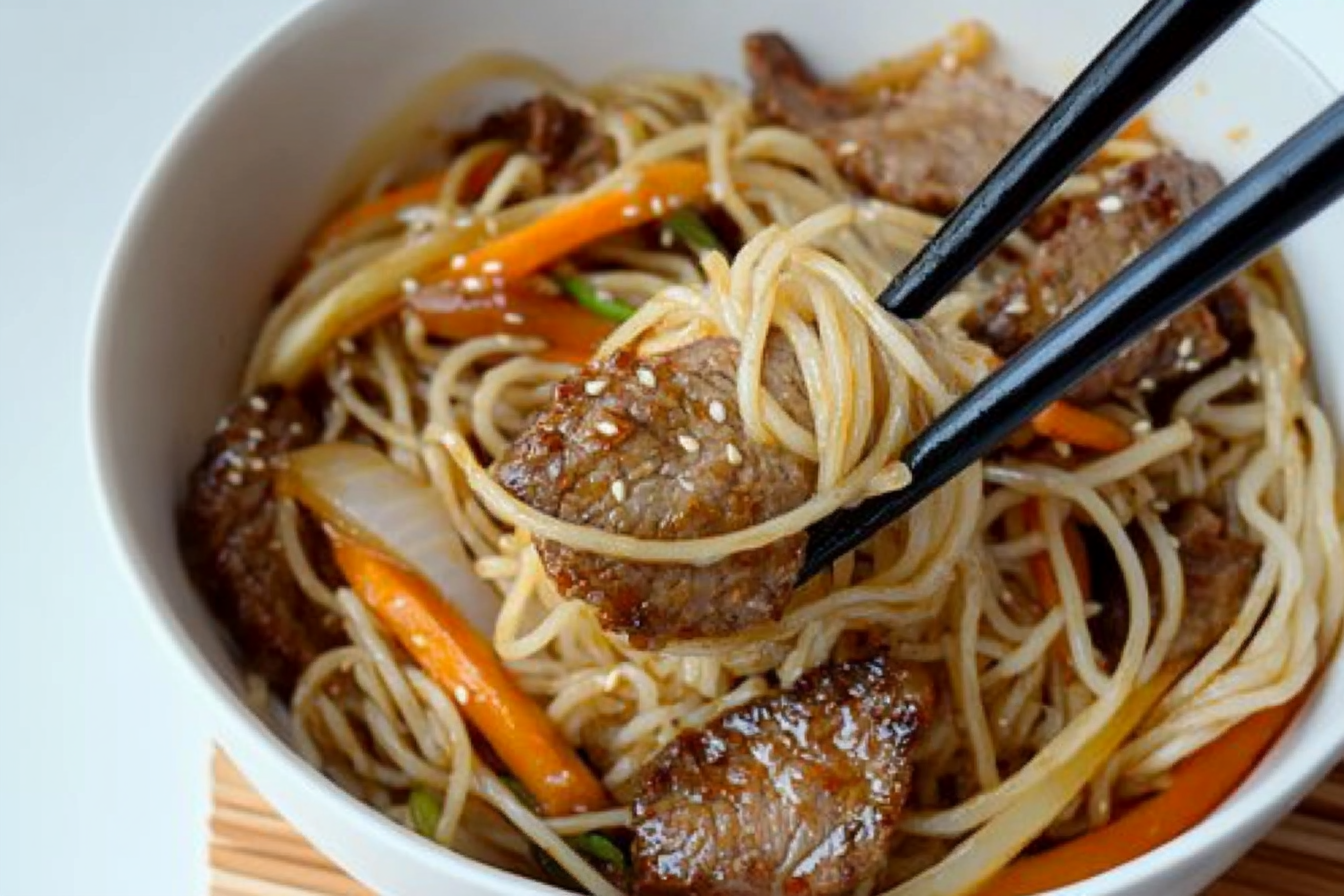 Tigela de Noodles com Carne