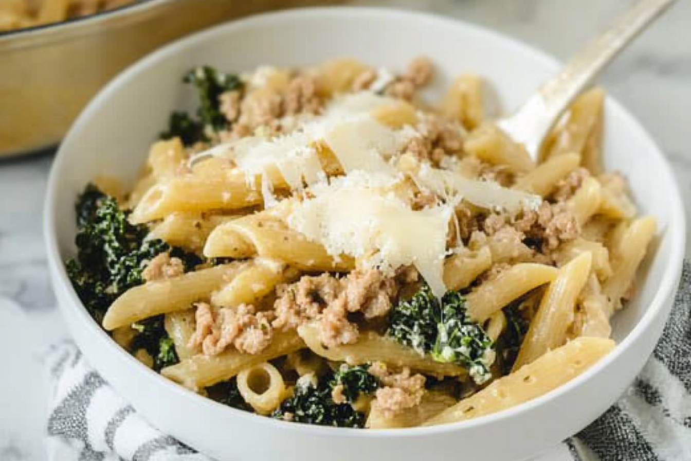 Massa cremosa com carne e kale